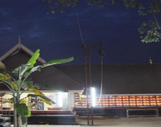 Paavakkulam Mahadeva Temple